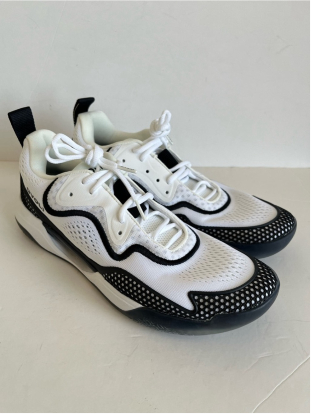 Avoli Volleyball White Black Athletic Sneakers women’s size 10.5